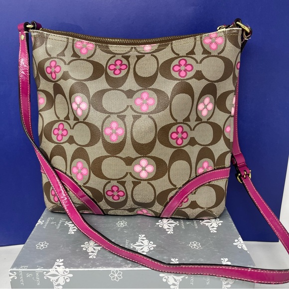 Coach Peyton Signature Clover Crossbody Bag Coach Factory - Picture 7 of 11